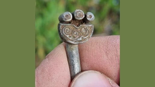 Find, Early Anglo-saxon silver "hand pin" from the sixth century.