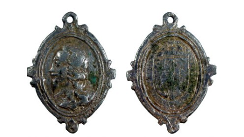 Find, A silver medallion or pendant of post medieval date featuring the bust of Charles 1st.